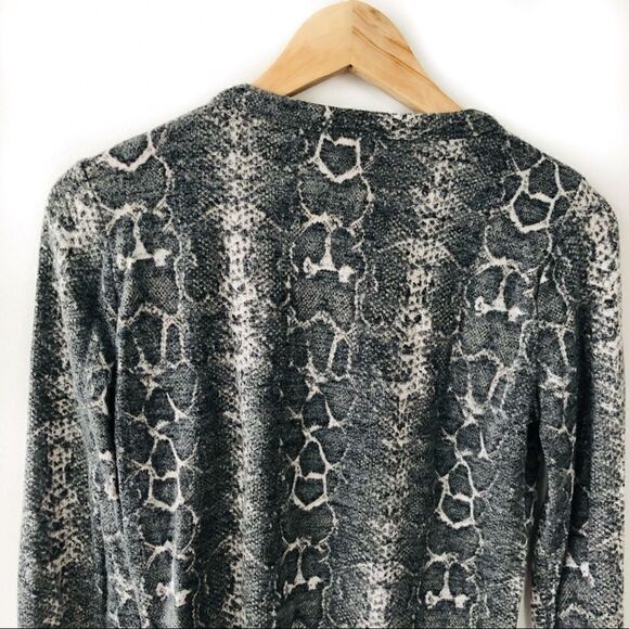💝(3/$25) zara • soft touch snakeskin crop top long sleeve - Picture 9 of 9